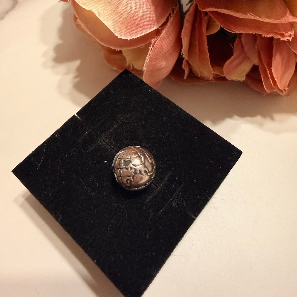 Pandora World Glove Clip Charm